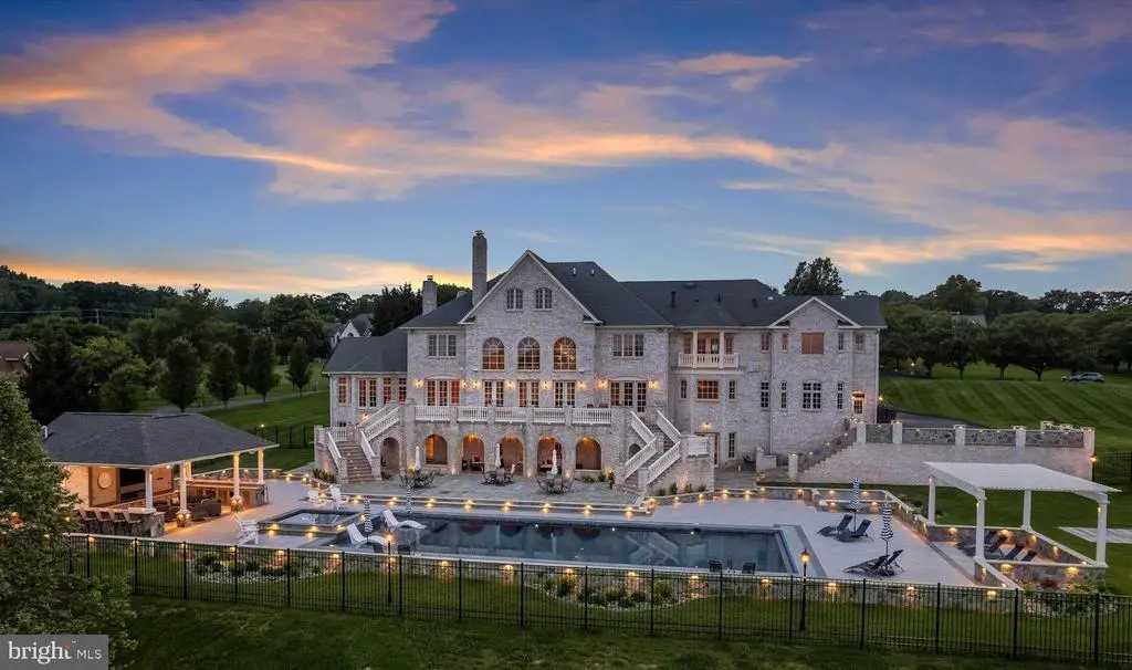 5912 Clifton Oaks Dr, Clarksville