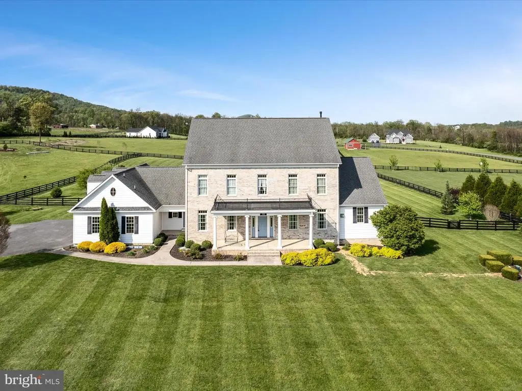 700 Miller Rd, WINCHESTER