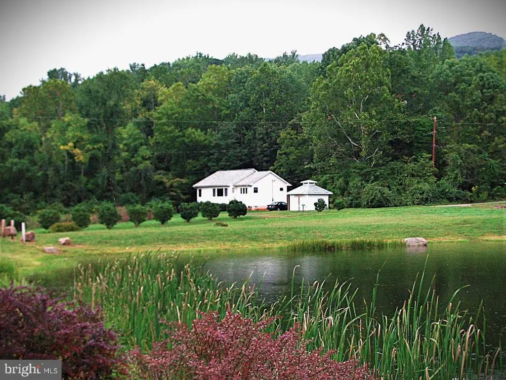 33 E Circle Rd, MADISON