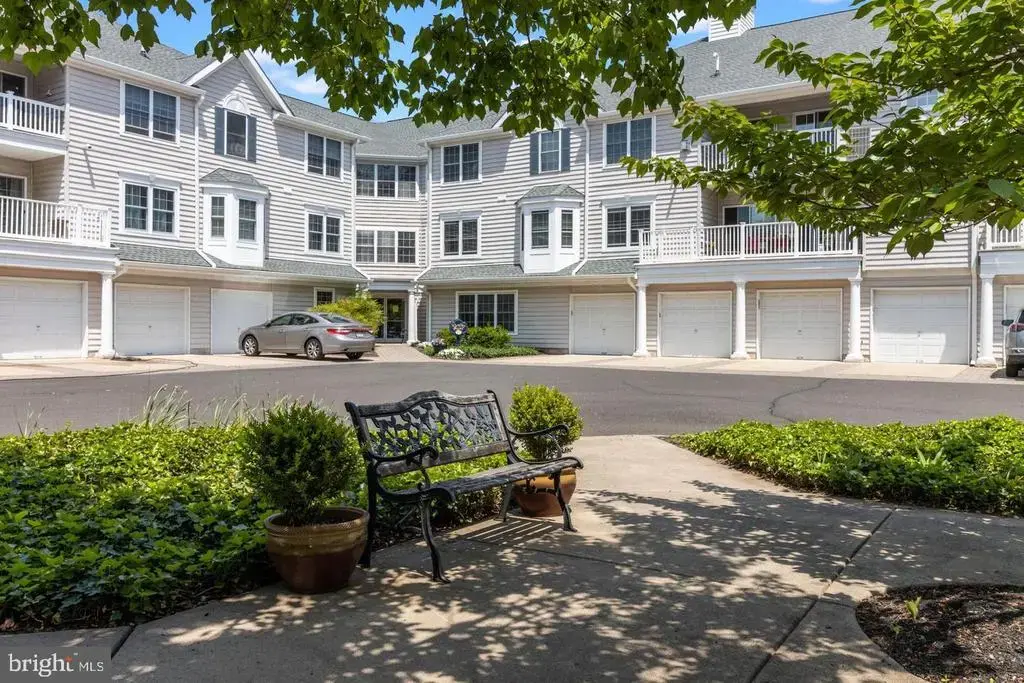 42 W College Ave #319, YARDLEY