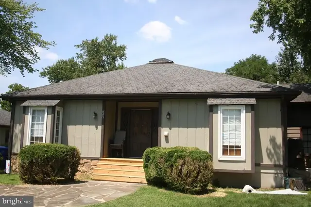 208-a Saint Marys Ave, La Plata