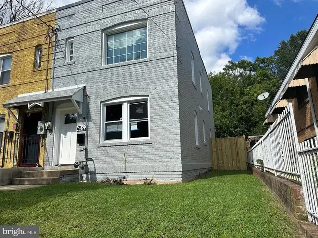4542 Eads St Ne, Washington