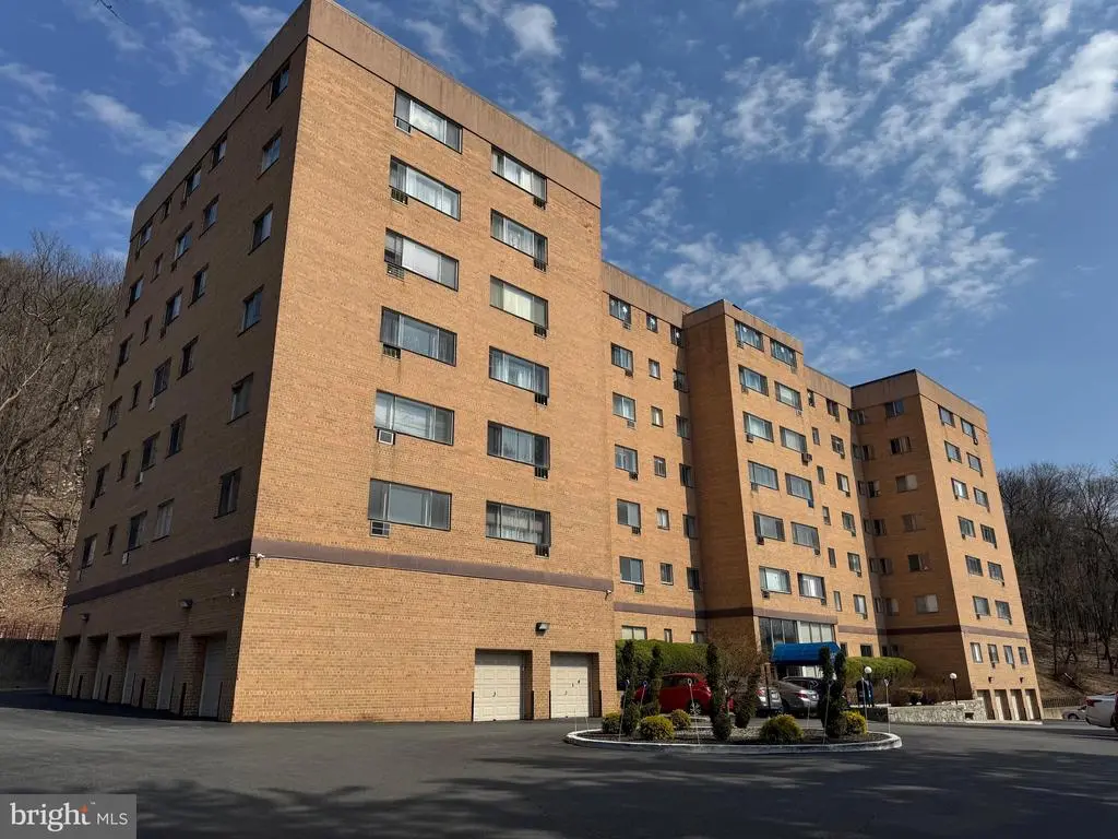 1517 Hill Rd 4k, READING