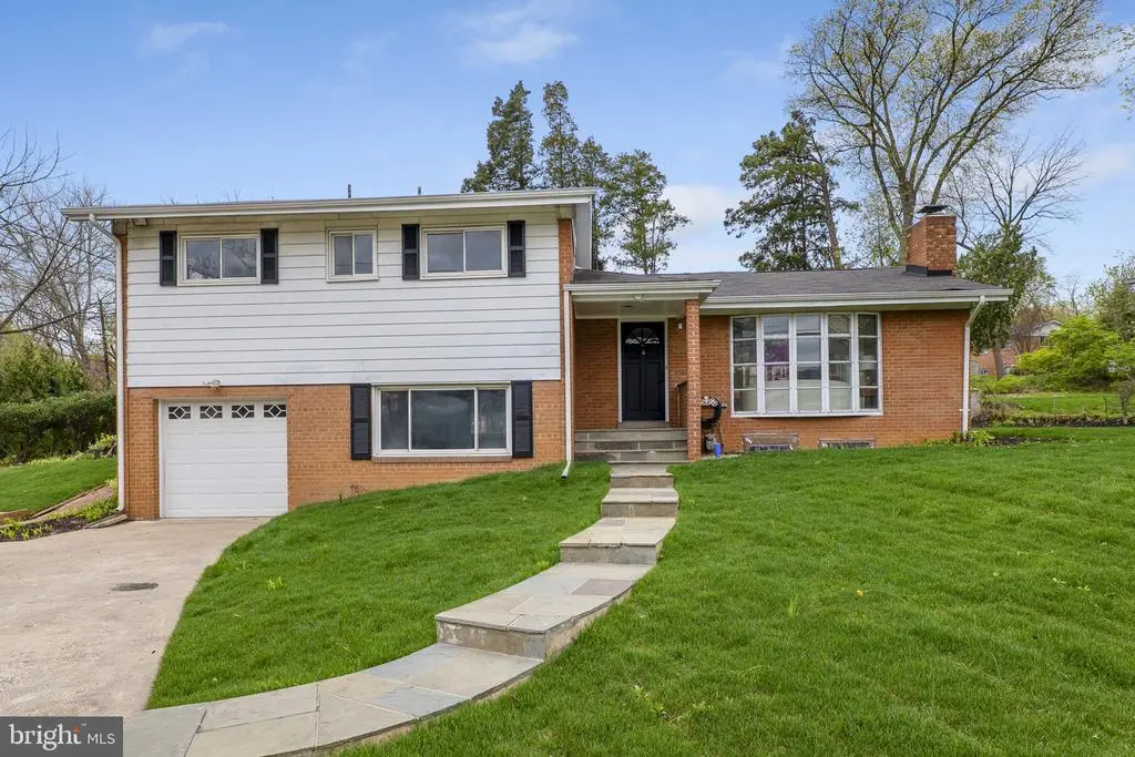 9202 Cedarcrest Dr, Bethesda