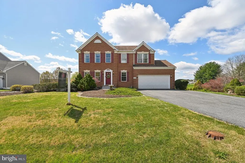 13237 Manor Dr S, Mount Airy