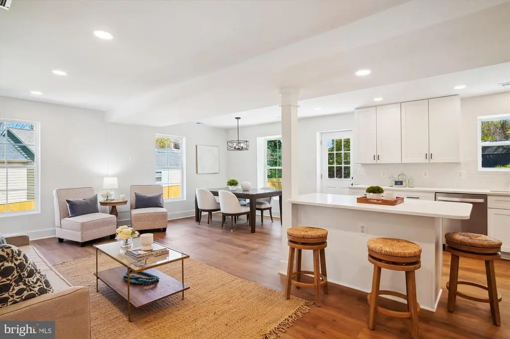 10723 Shaftsbury St, Kensington