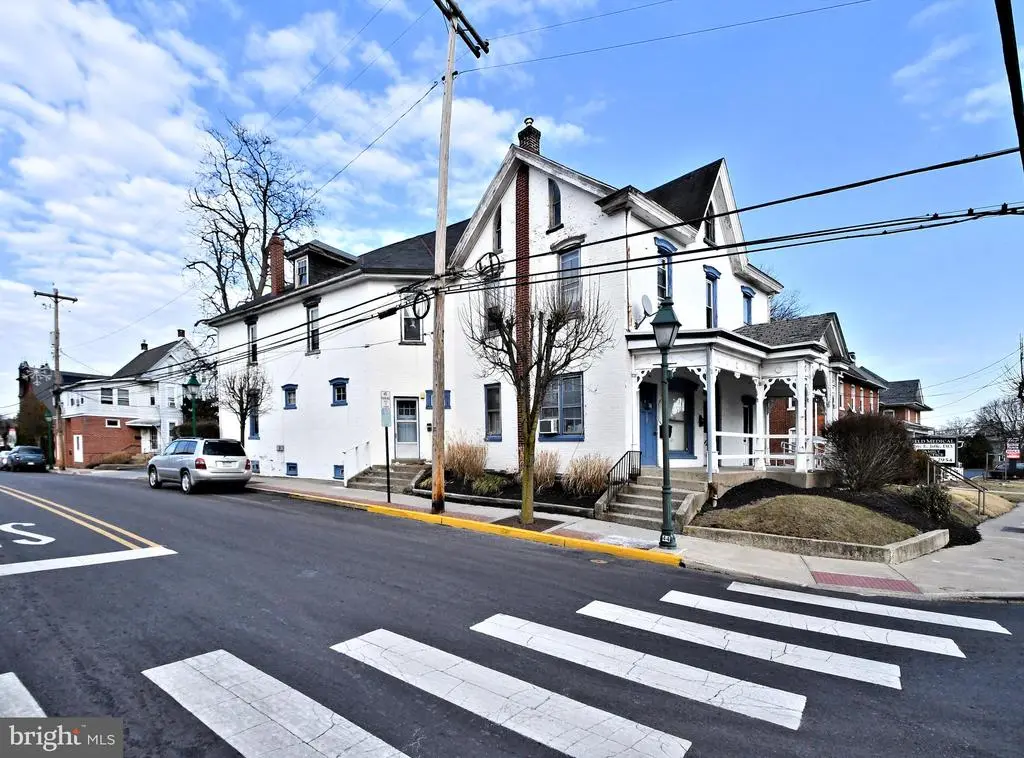 105 S Main St, HATFIELD