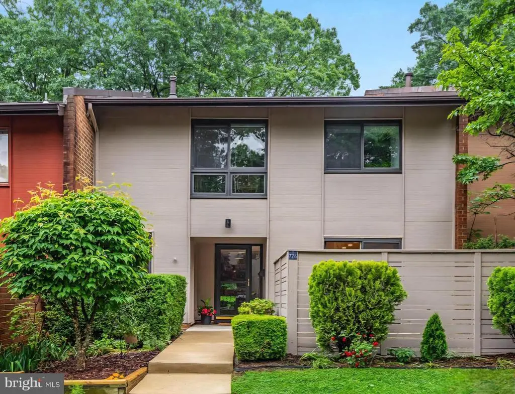 11726 Indian Ridge Rd, Reston