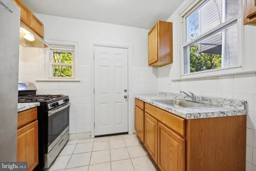 2039 S Aikens St, PHILADELPHIA