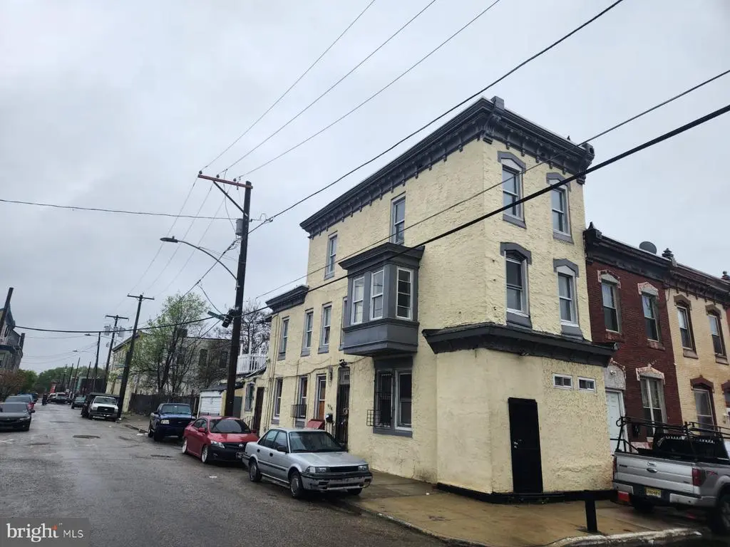 924 W Silver St, PHILADELPHIA