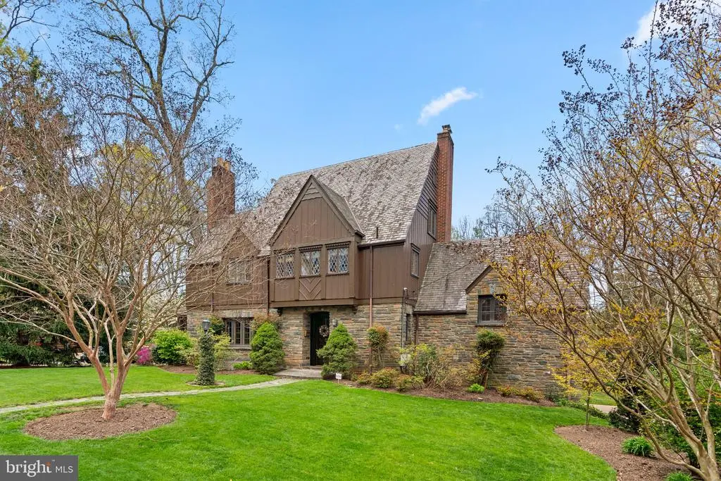 6912 Oakridge Rd, University Park