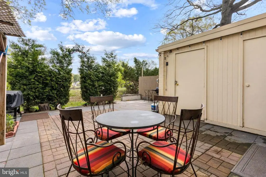 18747 Walkers Choice Rd, Montgomery Village