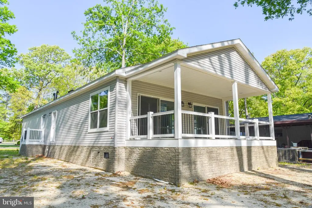 27059 Flipper #687, Long Neck