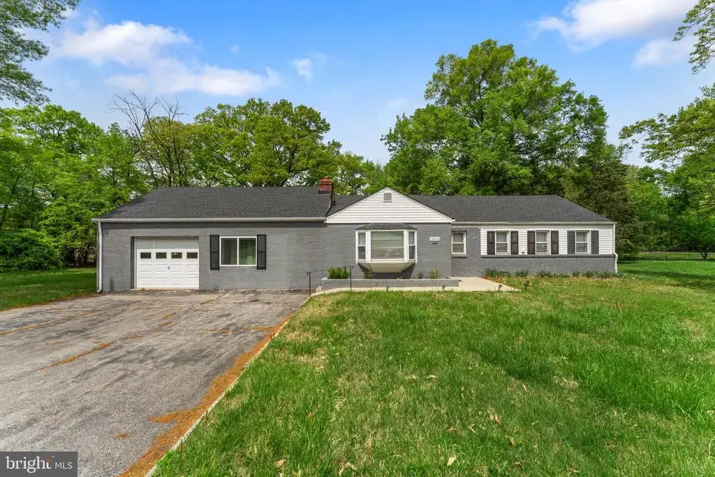 10523 Moores Ln, CLINTON