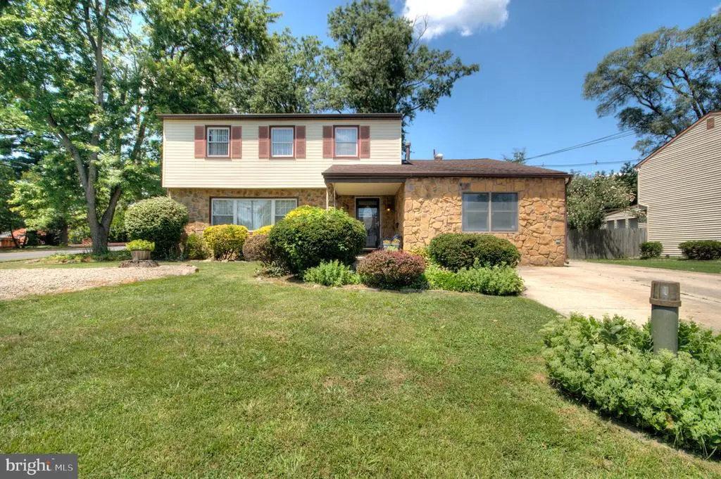 2 Clark Dr, BARRINGTON