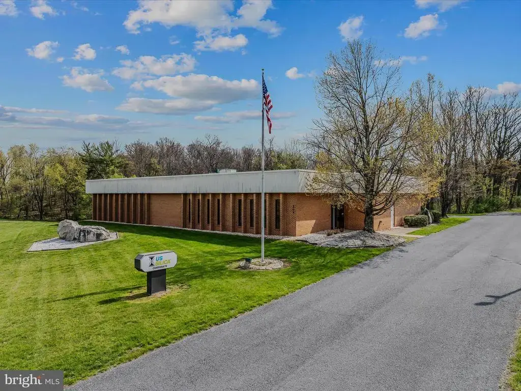 204 Sand Mine Rd, BERKELEY SPRINGS