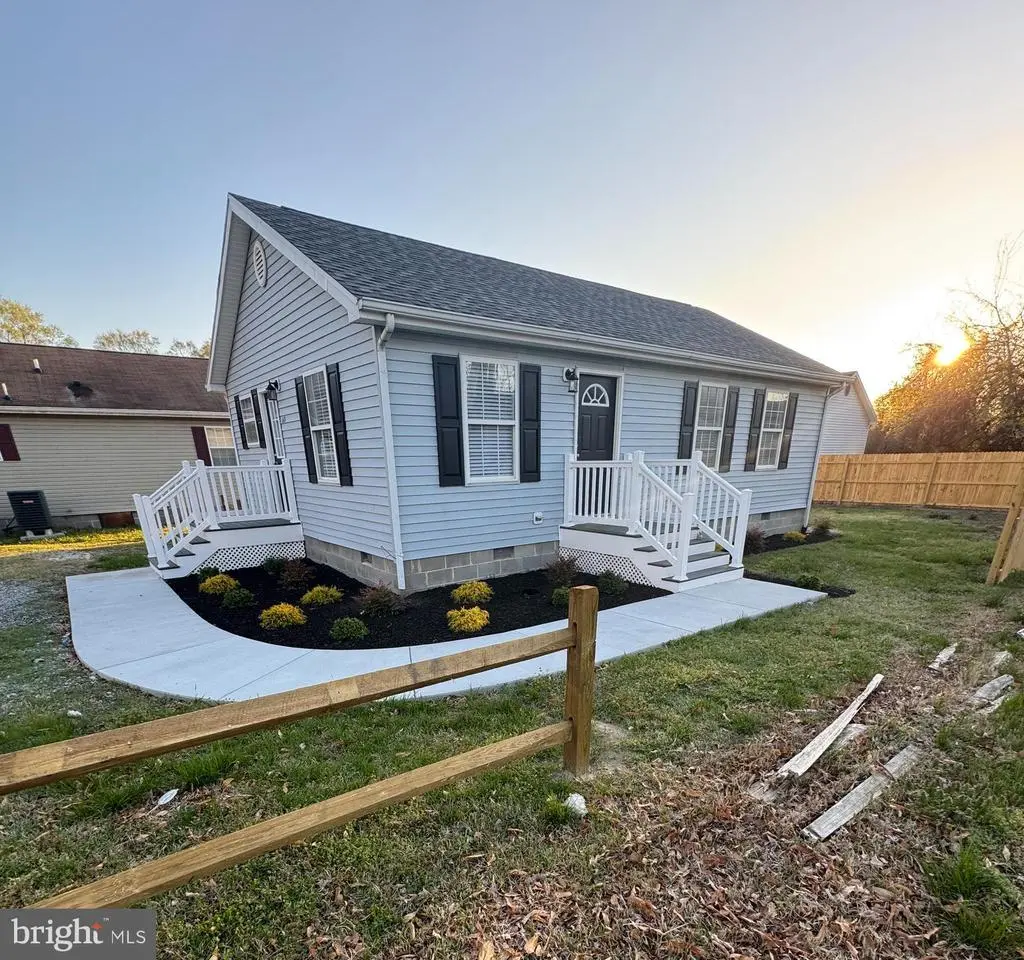 665 West Rd, SALISBURY