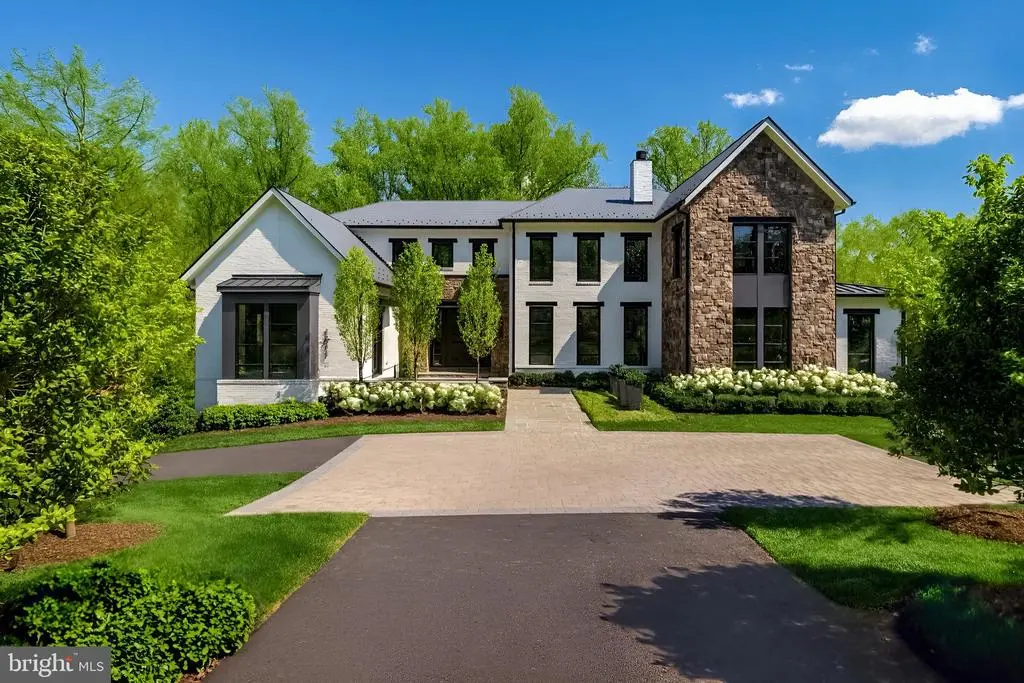 1011 Langley Hill Dr, MCLEAN