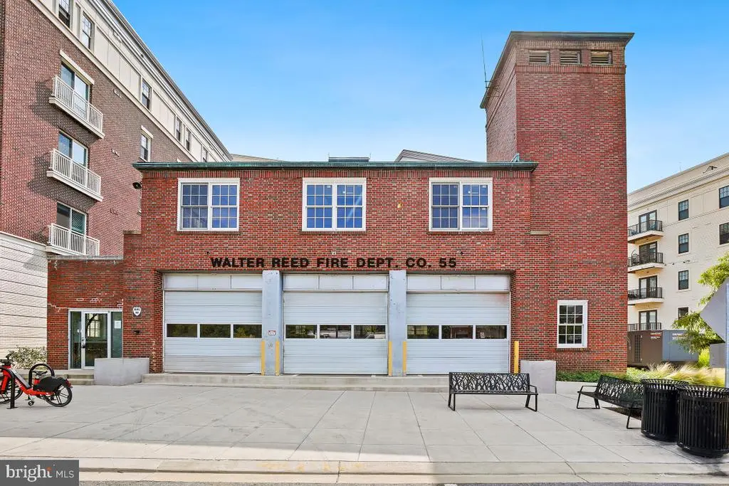 6801 Cameron Dr Nw, WASHINGTON