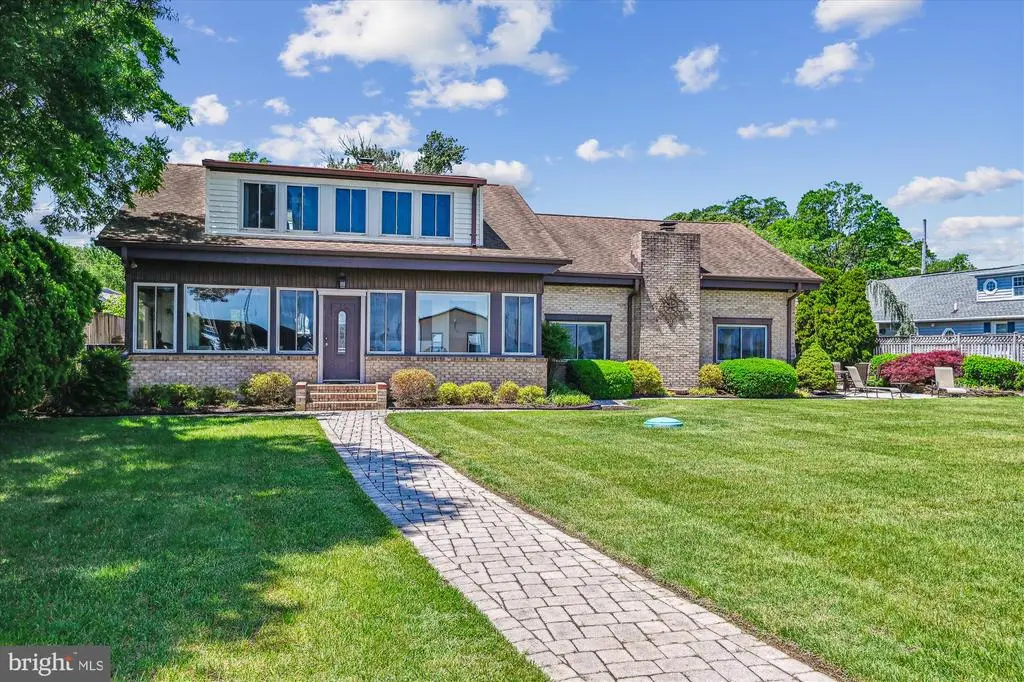 3689 1st Ave, Edgewater