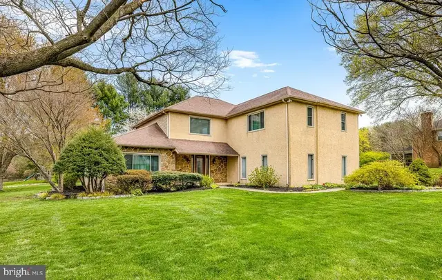 12 High Meadow Ln, Newark