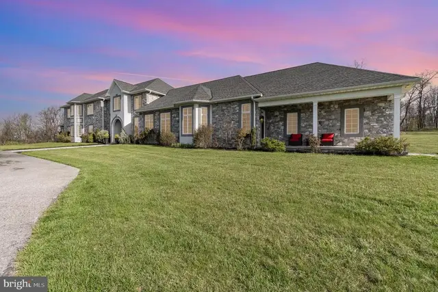 890 Hobart Rd, Hanover