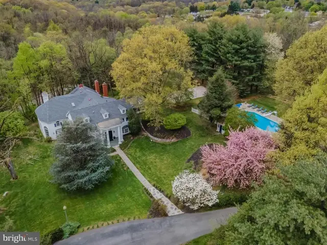 1485 Fairmont Dr, Harrisburg