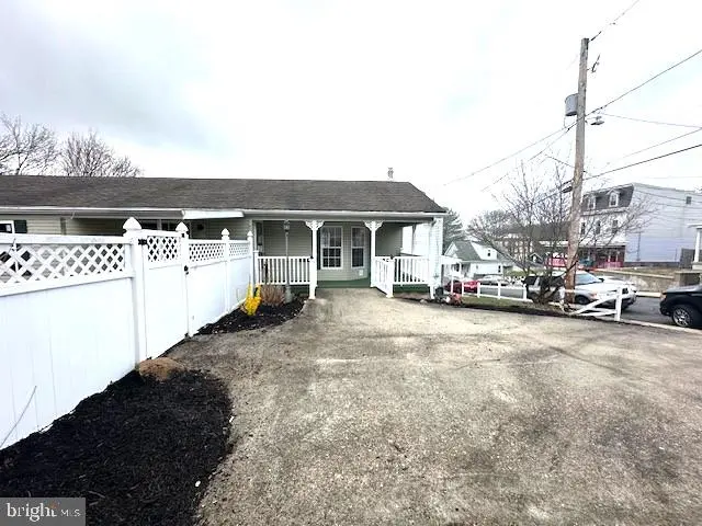 1015 W Race St, POTTSVILLE