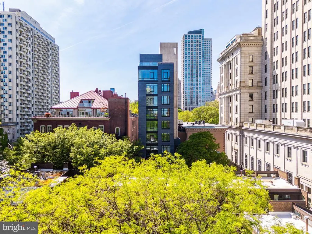 223 S 6th St #302, PHILADELPHIA