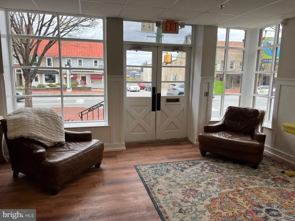 1 W Main St, HUMMELSTOWN