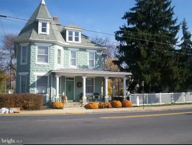 9 Queen St N, Shippensburg