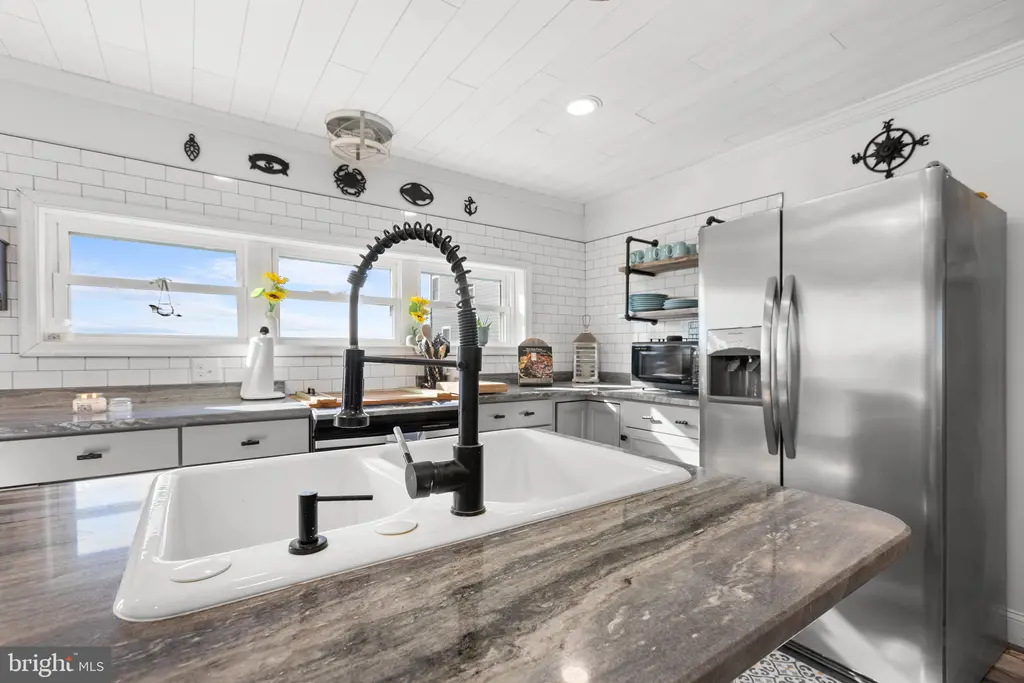 476 Bay Ave, MILFORD