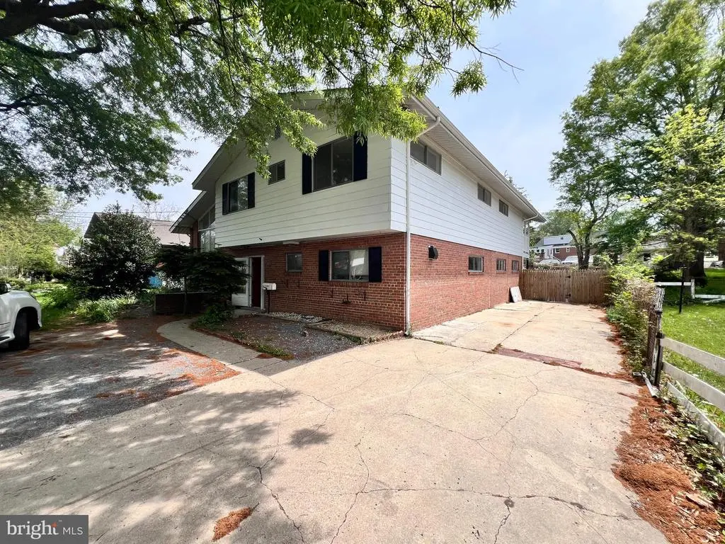 9227 Riggs Rd, Adelphi