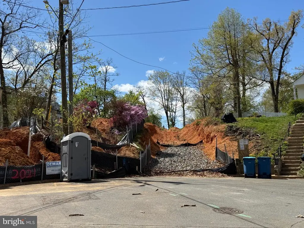 2020 Nordlie Pl, FALLS CHURCH