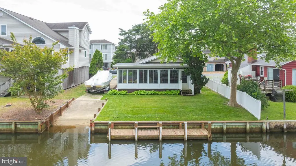 145 Petherton Dr, South Bethany