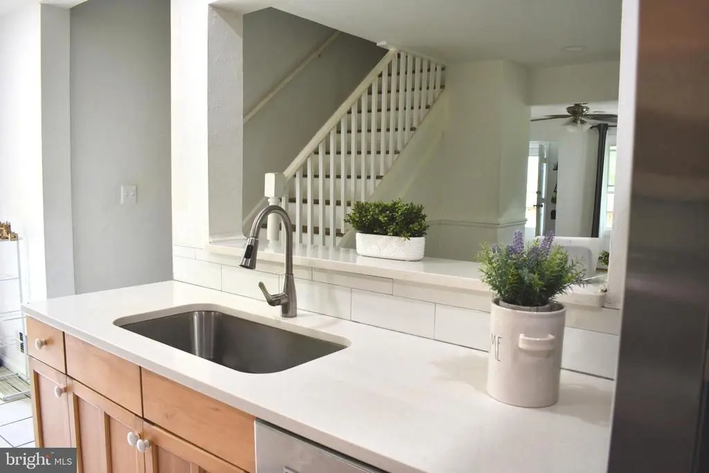 19127 Windsor Rd, TRIANGLE