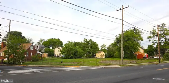 711 Eastern Ave, Fairmount Heights