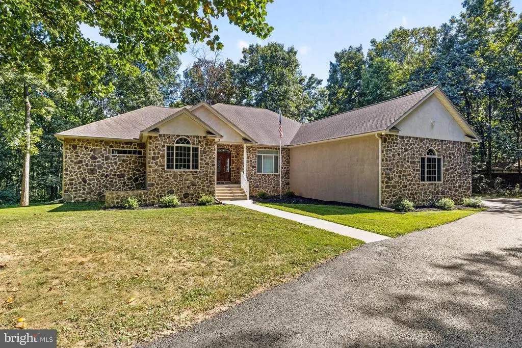 1982 Whyte Ln, SPRING GROVE