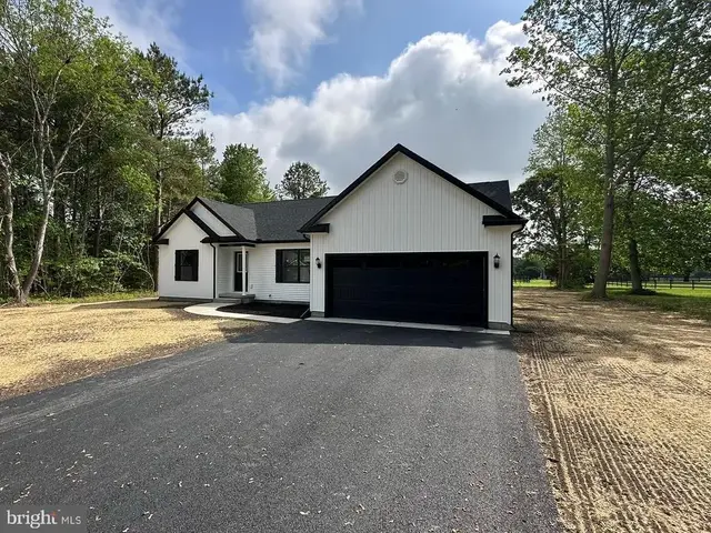 19445 Hunter Dr, Milton