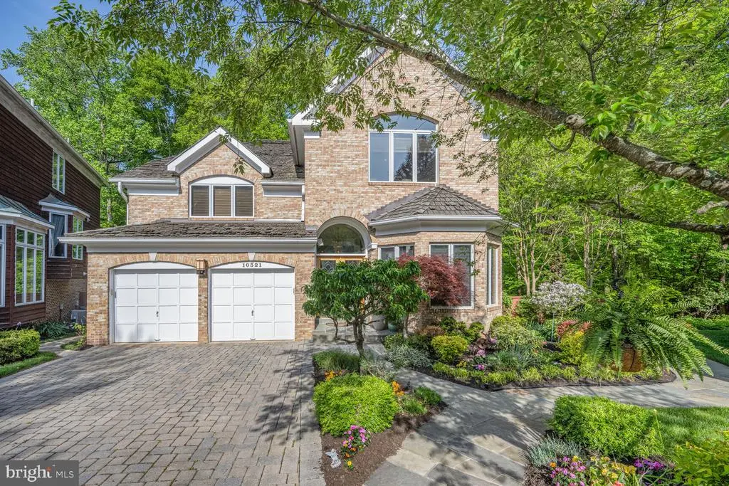 10321 Thornbush Ln, Bethesda