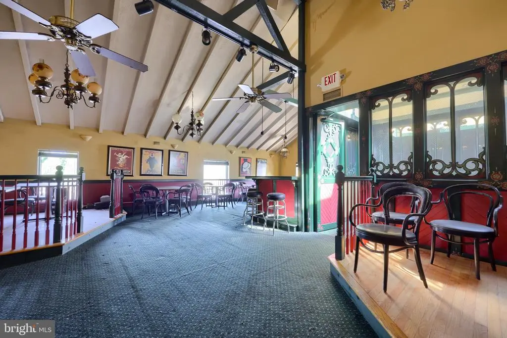 320 N Cherry St, Lancaster