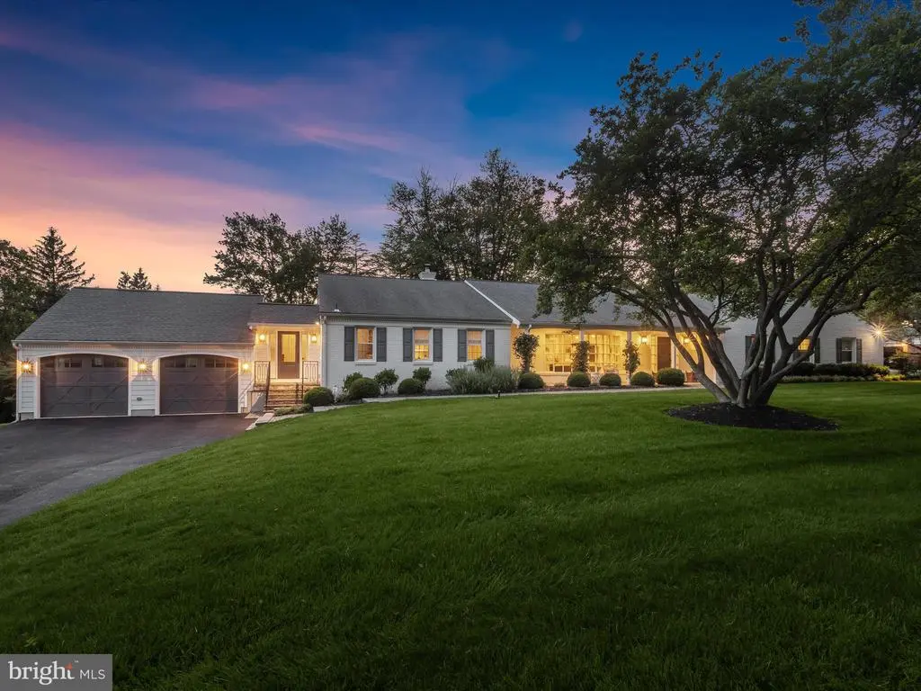 8 Swanhill Dr, Pikesville