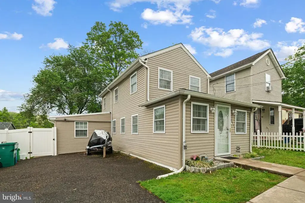 1041 Rosa Ave, CROYDON