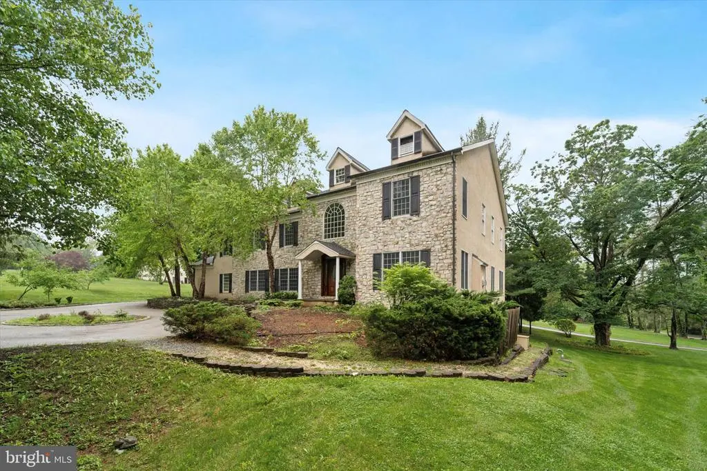 1 Dunminning Rd, Newtown Square