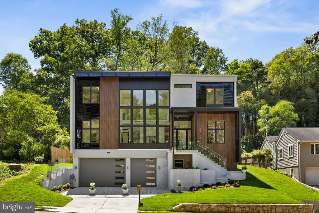 3554 Military Rd, ARLINGTON