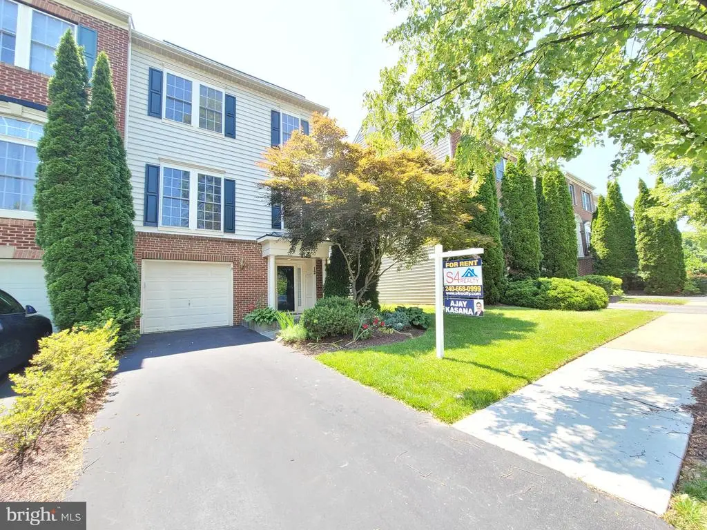 12 Rockingham Ct, Germantown