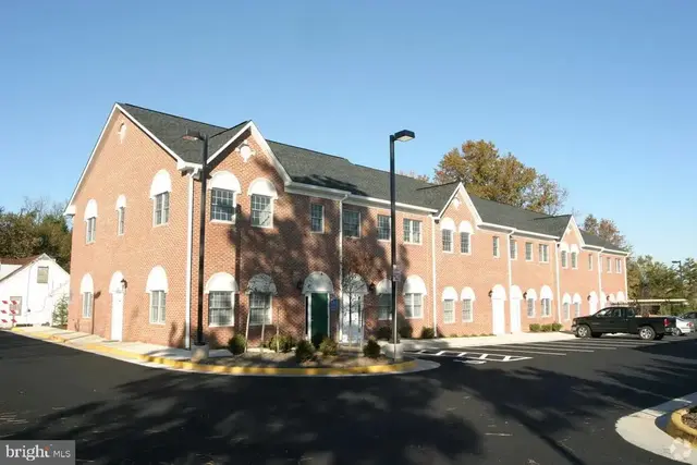 722 Grant St #i, Herndon