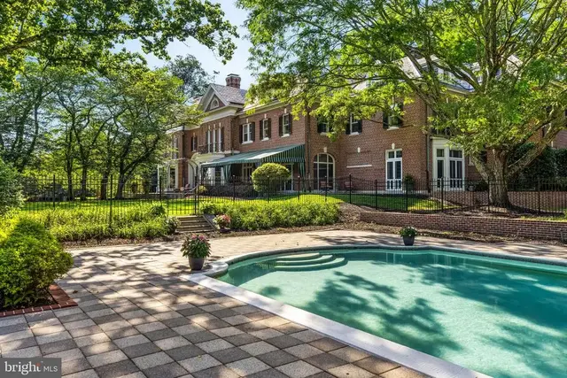 16 Merry Hill Ct, Baltimore
