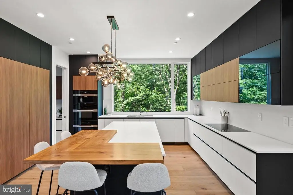 4656 Broad Branch Rd Nw, WASHINGTON