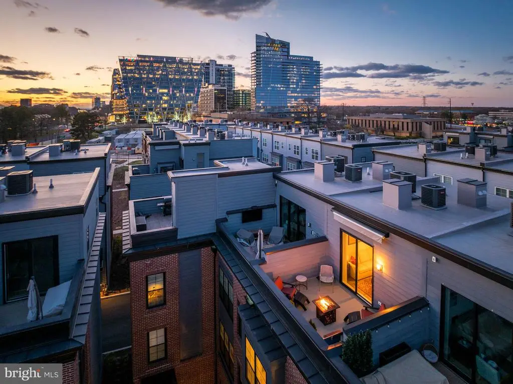 11244 Faraday Park Dr, Reston